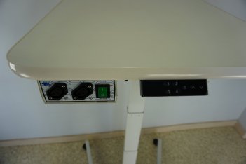 стол приборный медицинский с электроприводом серии мт по ту 32.50.30-003-61593132-2020. модель мт-01 фото