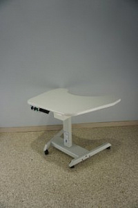 стол приборный медицинский с электроприводом серии мт по ту 32.50.30-003-61593132-2020. модель мт-02 фото